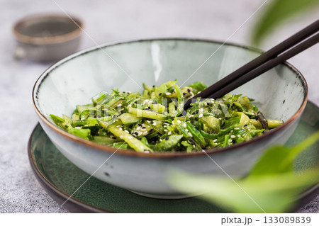 Asian style wakame seaweed or sea mustard, cucumbers, green lettuce and sesame seeds fresh salad Asian style wakame seaweed or sea mustard, cucumbers, green lettuce and sesame seeds fresh salad 133089839