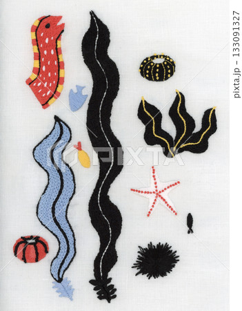 昆布や海藻やわかめやバフンウニやウツボの刺繍 133091327