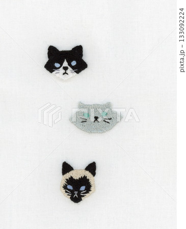 ハチワレとグレー猫とシャム猫の顔の刺繍 ハチワレとグレー猫とシャム猫の顔の刺繍 133092224