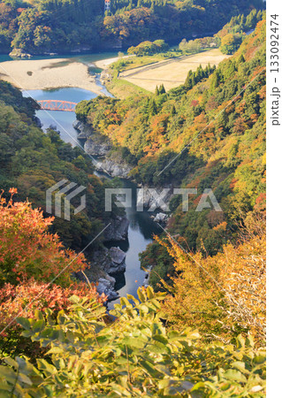 紅葉見頃な神通峡　 133092474