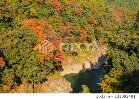 紅葉見頃な神通峡　 133092481