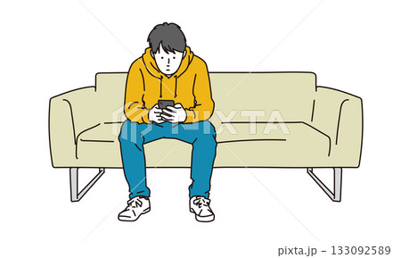 ソファで待つ男性が暇つぶしで携帯を見ているイラスト素材 133092589