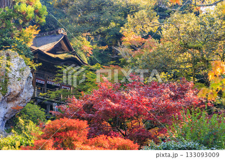 紅葉見頃な那谷寺 133093009