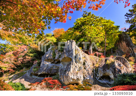 紅葉見頃な那谷寺 133093010