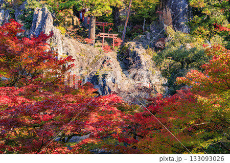 紅葉見頃な那谷寺 133093026