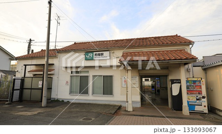 JR川越線の的場駅駅舎 133093067