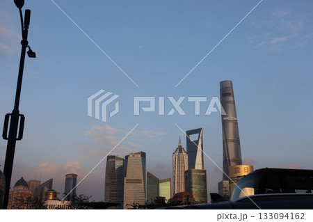 上海市観光名所、外灘（ワイタン）の風景 133094162