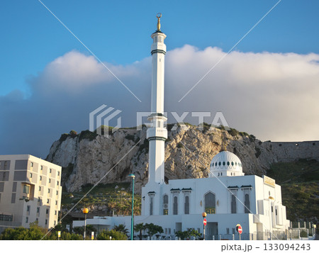 ジブラルタル　イブラヒム＝アル＝イブラヒムのモスク　4月の早朝 133094243