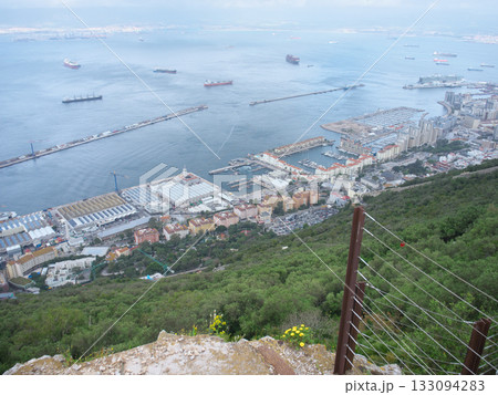 ジブラルタル ジブラルタルロック 西側の景色 ジブラルタル市街地 4月 ジブラルタル ジブラルタルロック 西側の景色 ジブラルタル市街地 4月 133094283