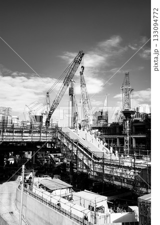 変貌する東京 工事中のJR渋谷駅西口 2025.11　f-6 モノクロ 133094772