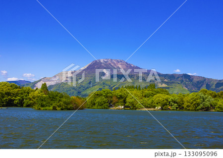 三島池と伊吹山 133095096