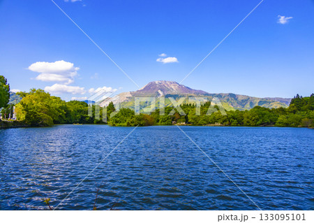 三島池と伊吹山 133095101