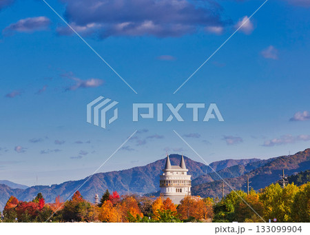 紅葉のある風景 紅葉のある風景 133099904