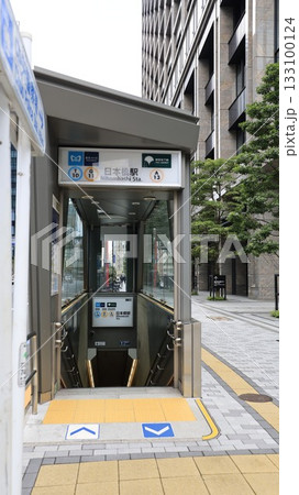 東京メトロ東西線、銀座線の日本橋駅B8番出入口 133100124