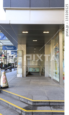 東京メトロ東西線、銀座線、都営浅草線の日本橋駅C2番出入口 東京メトロ東西線、銀座線、都営浅草線の日本橋駅C2番出入口 133100125
