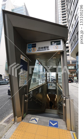 東京メトロ東西線、銀座線の日本橋駅B7番出入口 東京メトロ東西線、銀座線の日本橋駅B7番出入口 133100296