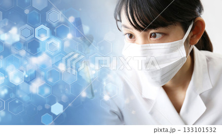 科学と医療・研究イメージ：研究者と抽象背景 133101532