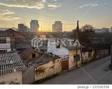 スコピエの朝日 133102336