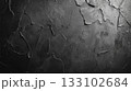 黒色の漆喰が塗られた壁の背景 133102684