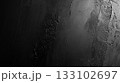 黒色の漆喰が塗られた壁の背景 133102697