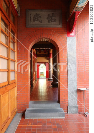 行天宮の細い通路 行天宮の細い通路 133103823