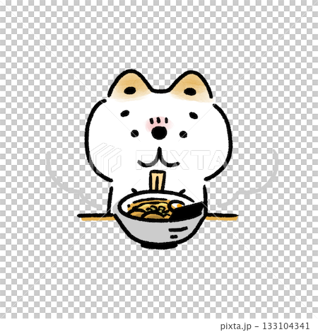 一隻神情放鬆的白色柴犬站在拉麵前 133104341