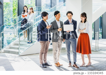 ビジネス  企業  オフィスシーン 133104345