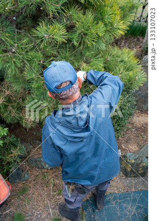 Japanese Gardener 133107023