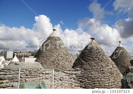アルベロベッロ　石造りのとんがり帽子の家 133107323