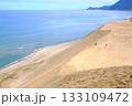 鳥取砂丘から見た日本海 133109472