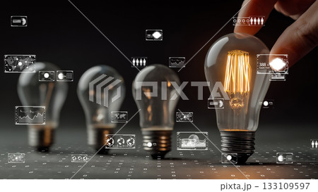 発光電球とデジタル情報が象徴するアイデア創出コンセプト 133109597