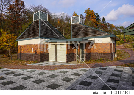 栗山ダムにあるトイレ(閉鎖中) 栗山ダムにあるトイレ(閉鎖中) 133112301