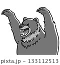両手を上げて威嚇する怖いクマのイラスト（モノクロ） 133112513