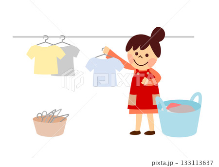 洗濯物を干す女性 133113637