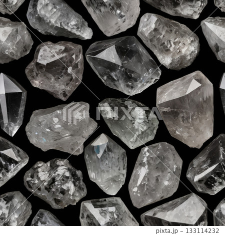 たくさんの水晶の原石 133114232