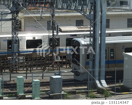 電車の並走 133114347