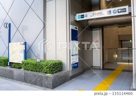 【白金高輪駅】早朝の1出口付近 133114460