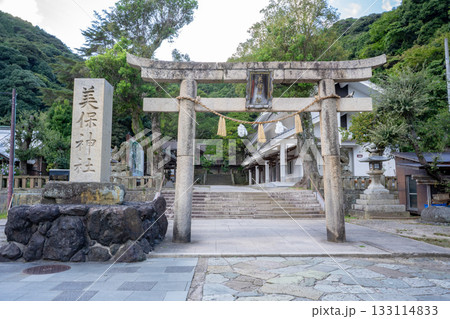 美保神社の参道と鳥居 美保神社の参道と鳥居 133114833