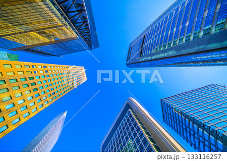 日本の東京都市景観　汐留のオフィスビル群。新たな時代が素晴らしいものでありますように…未来へ 133116257