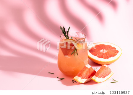 Summer cocktail with grapefruit, rosemary, and ice. Summer cocktail with grapefruit, rosemary, and ice. 133116927