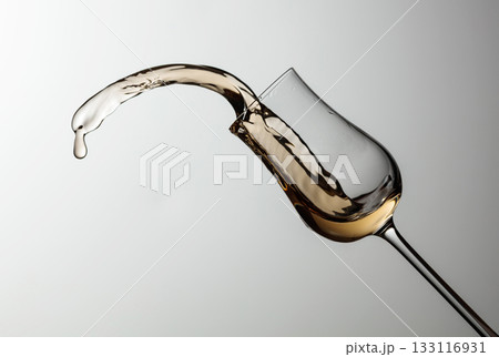 The drink spills out of the glass. 133116931