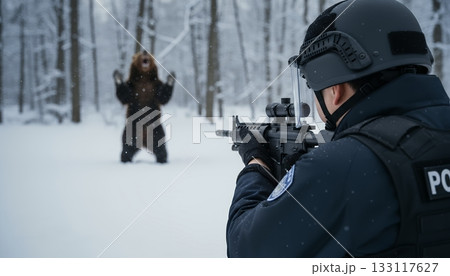 ライフル銃を構えて射撃のタイミングを伺う熊駆除対応プロジェクトチームの警察官 ライフル銃を構えて射撃のタイミングを伺う熊駆除対応プロジェクトチームの警察官 133117627