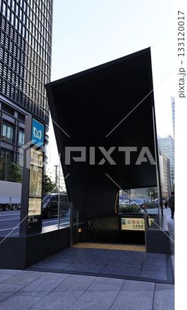 東京メトロ、都営地下鉄の大手町駅B9b番出入口 東京メトロ、都営地下鉄の大手町駅B9b番出入口 133120017