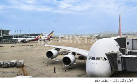 仁川空港 駐機場の飛行機 133122154