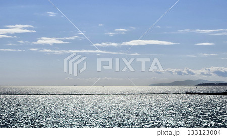 きらきら輝く海 水平線 きらきら輝く海 水平線 133123004
