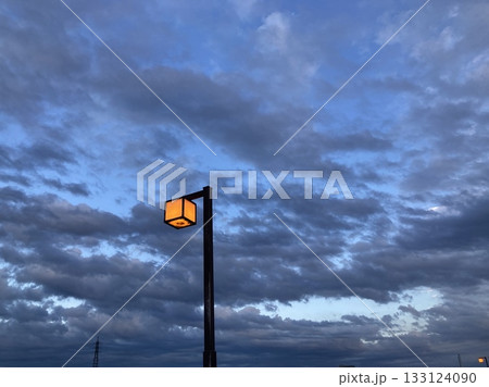 夜明け前の幻想的な風景2 133124090