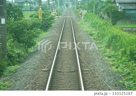 単線の線路 133125187