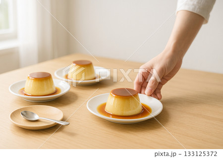 おやつのプリンを並べる おやつのプリンを並べる 133125372