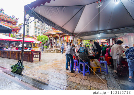 龍山寺　台湾　台北　台湾旅行 133125718
