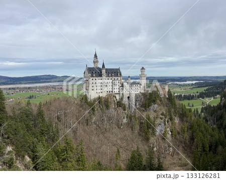 ドイツ・バイエルン州にあるノイシュヴァンシュタイン城 ドイツ・バイエルン州にあるノイシュヴァンシュタイン城 133126281